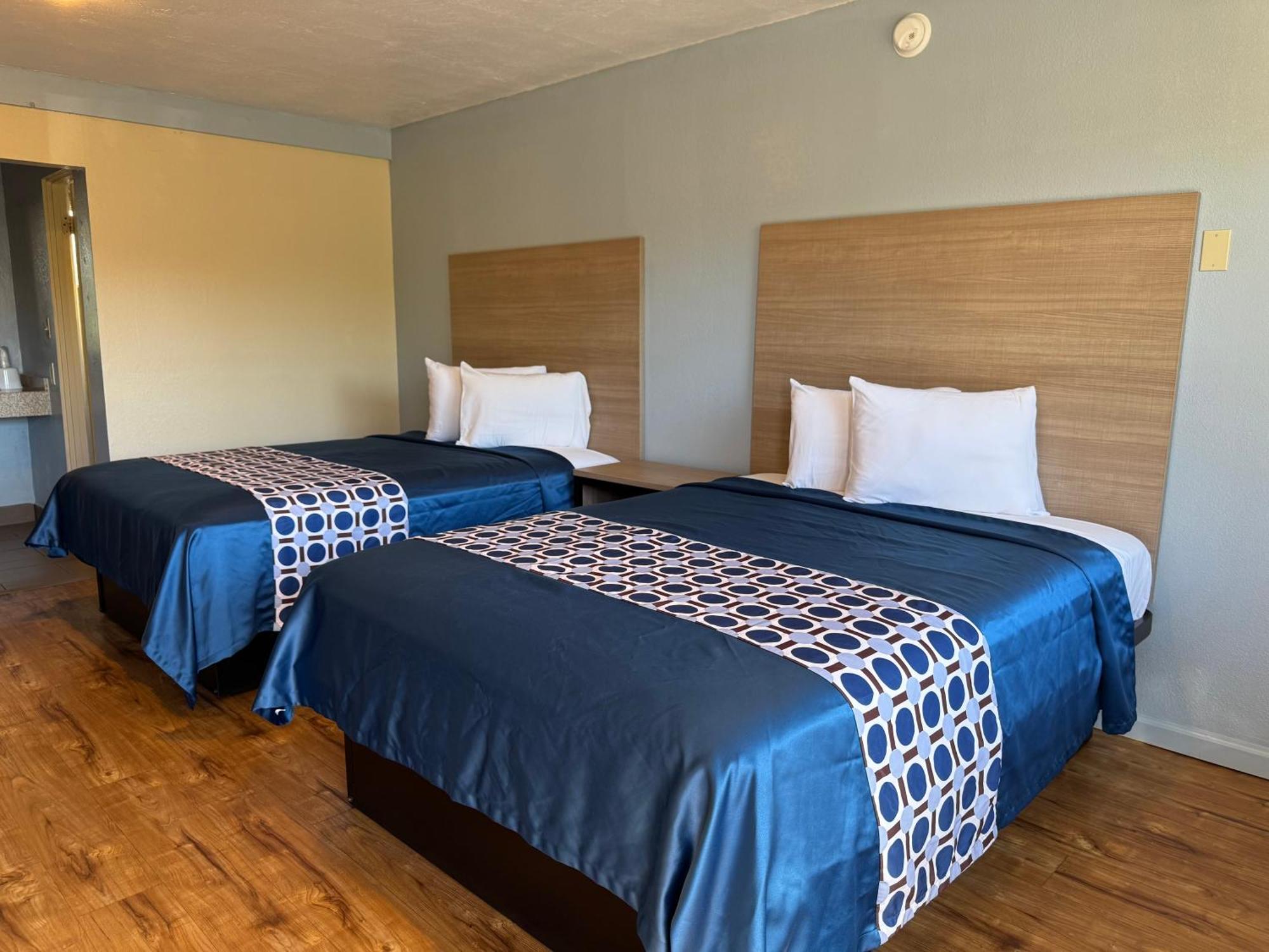 Discovery Inn Модесто Экстерьер фото