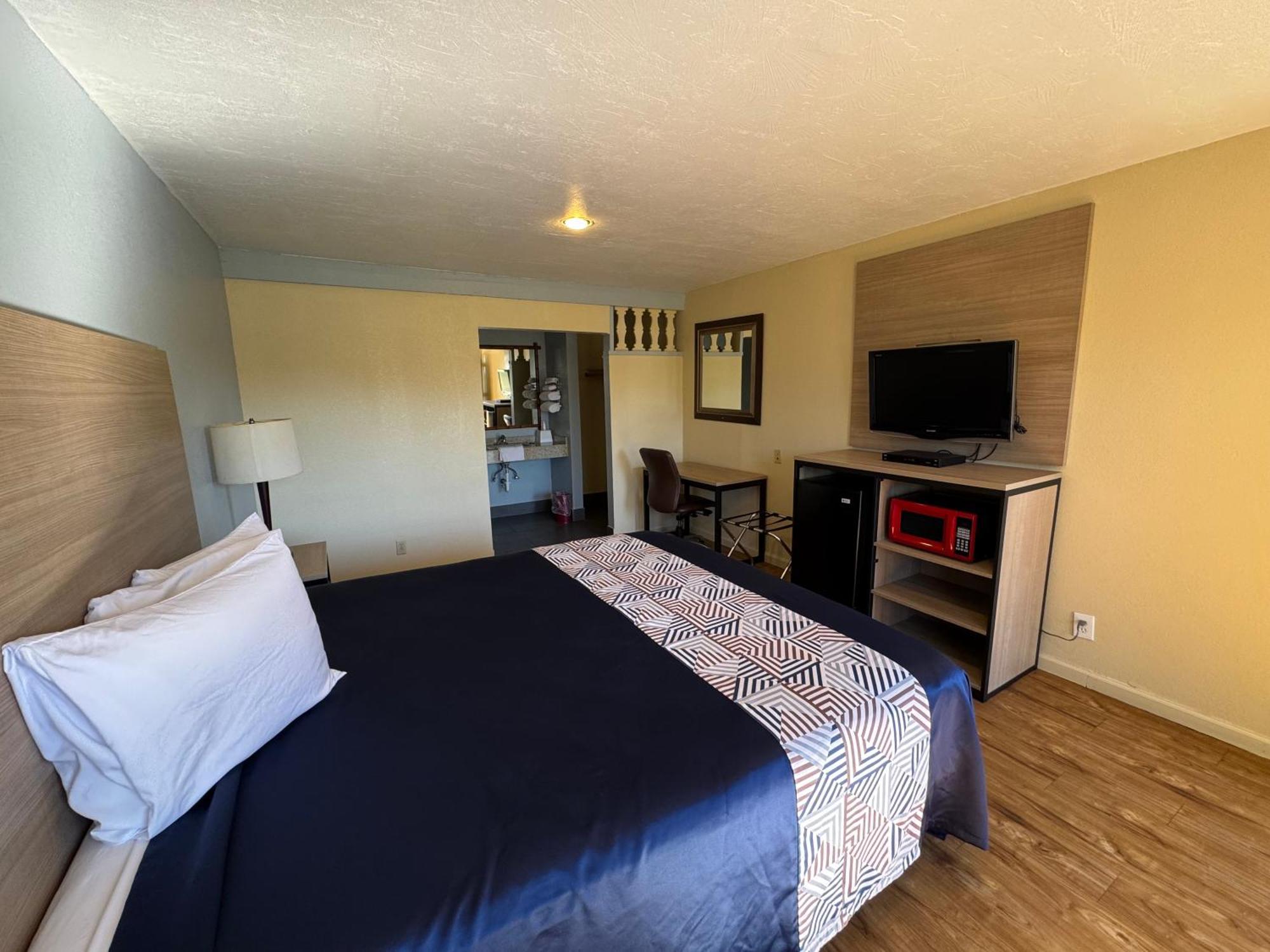 Discovery Inn Модесто Номер фото